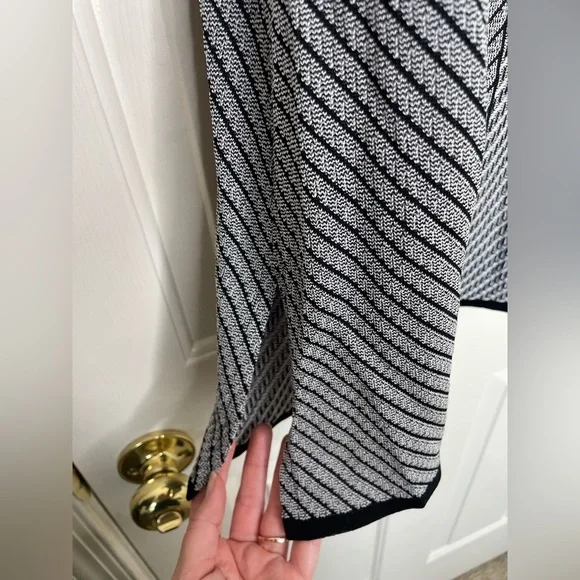 Exclusively Misook Black & White Open Front Short Sleeve Knit Cardigan M - Picture 4 of 11